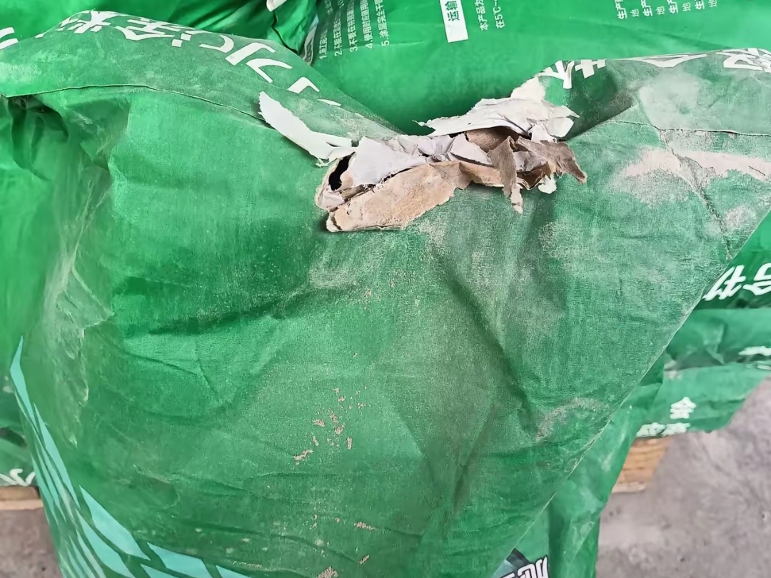 货车卸料发现部分损坏，整体货物无碍